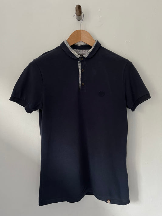 Pretty green polo shirt size small in navy
